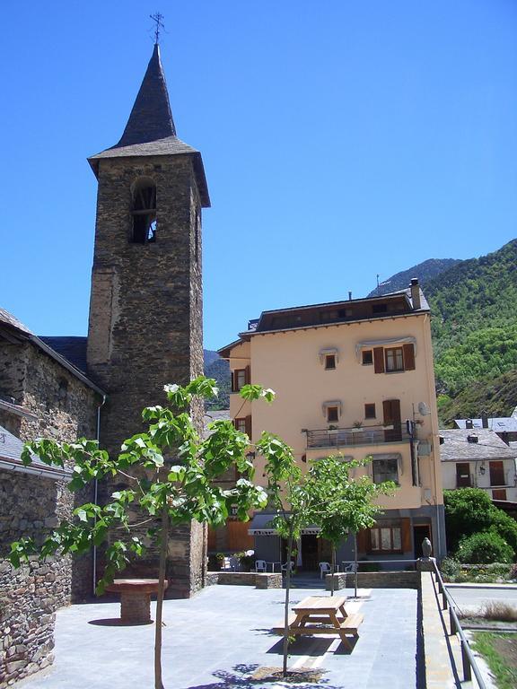 Hostal Montana Alins Exterior photo